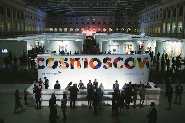 Cosmoscow гостиный двор. Космоскоу 2022. Ярмарка современного искусства москва 2022. Ярмарка cosmoscow. Ярмарка cosmoscow 2023.