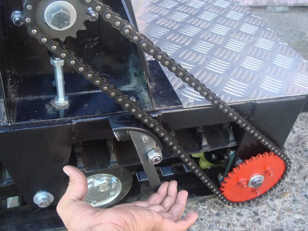 натяжитель 520 цепи для мотобуксировщика. самодельный успокоитель цепи на мотобуксировщик. натяжитель цепи на мотобуксировщик. натяжитель цепи на мотобуксировщик. гусеницы 60 см буран мотобуксировщик модуль.