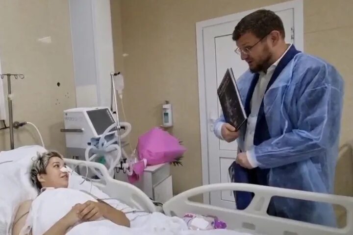 Девушка брюнетка в реанимации. Девушка брюнетка в реанимации. Стрельба в центре тель авива. Стрельба в центре тель авива. Жена террориста попала в реанимацию.
