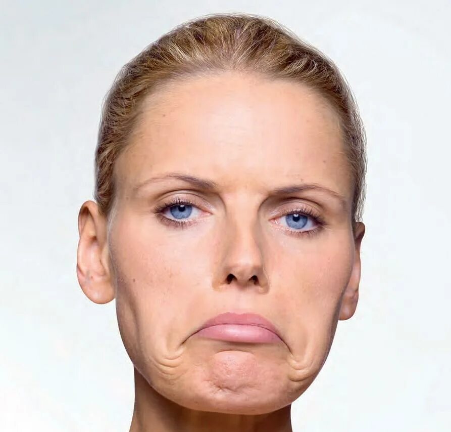 Красивая контурная пластика губ. Почему улыбка вниз. Улыбка губами вниз. Улыбающаяся форма губ. Почему улыбка вниз.