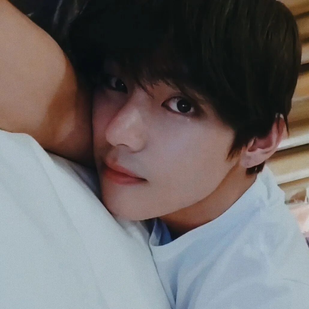 Сводный брат тэхен. BTS Taehyung 2021. BTS Taehyung 2020.