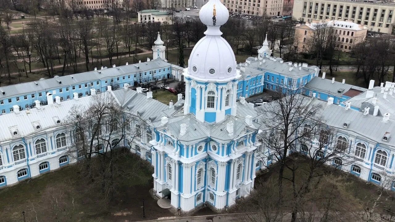 Смоленский монастырь растрелли. Ансамбль смольного монастыря растрелли. Воскресенский новодевичий смольный монастырь. Воскресенский девичий смольный монастырь. Смольный год постройки.