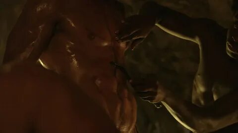 Manu Bennett nude in Spartacus 1-02 "Sacramentum Gladiatorum" .