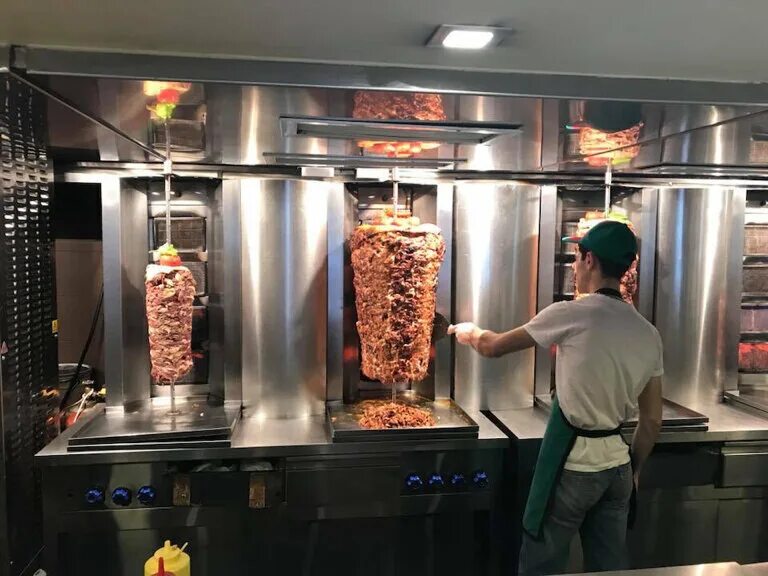 Шаурма в шаурмичной. Барная стойка для шаурмичной. Shawarma москва. Вкусная шава. Shawarma vip house, москва.