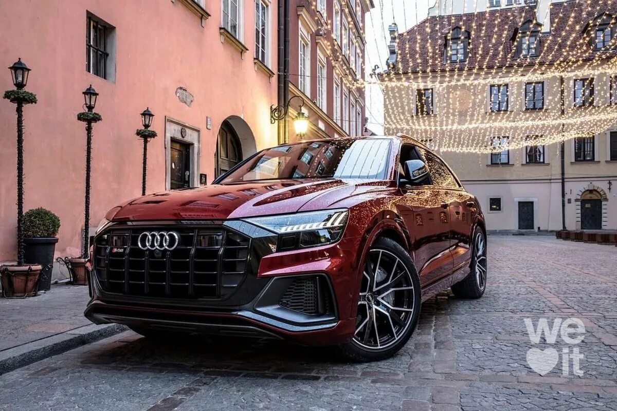 Q sq s. Audi q8 красная. Audi q8 RS 2021 Red. Ауди q8 бордовая. Audi q8 2015.