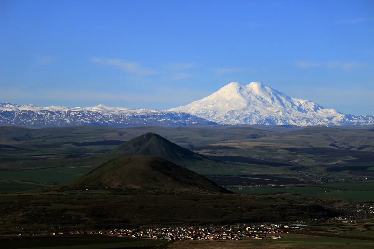 горячий вулкан. извержение вулкана ключевская сопка. гора джуца 2-я. гора джуца 1. эльбрус потухший вулкан.