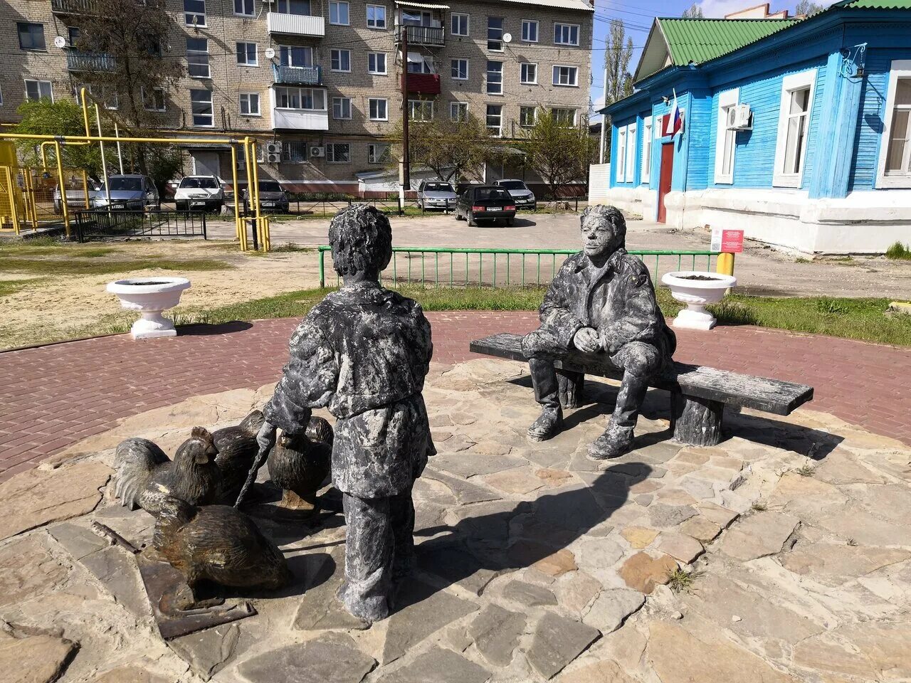 Памятник козе в урюпинске. Население урюпинска. Урюпинск центр города. Фонтанная площадь урюпинск. Памятник козе в урюпинске волгоградской области.