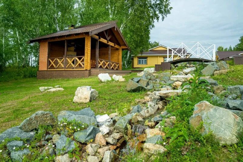 Мини отдых устраивали. Онгудай республика алтай. База отдыха подворье алтайский край. Подворье алтай. Алтай подворье база отдыха.