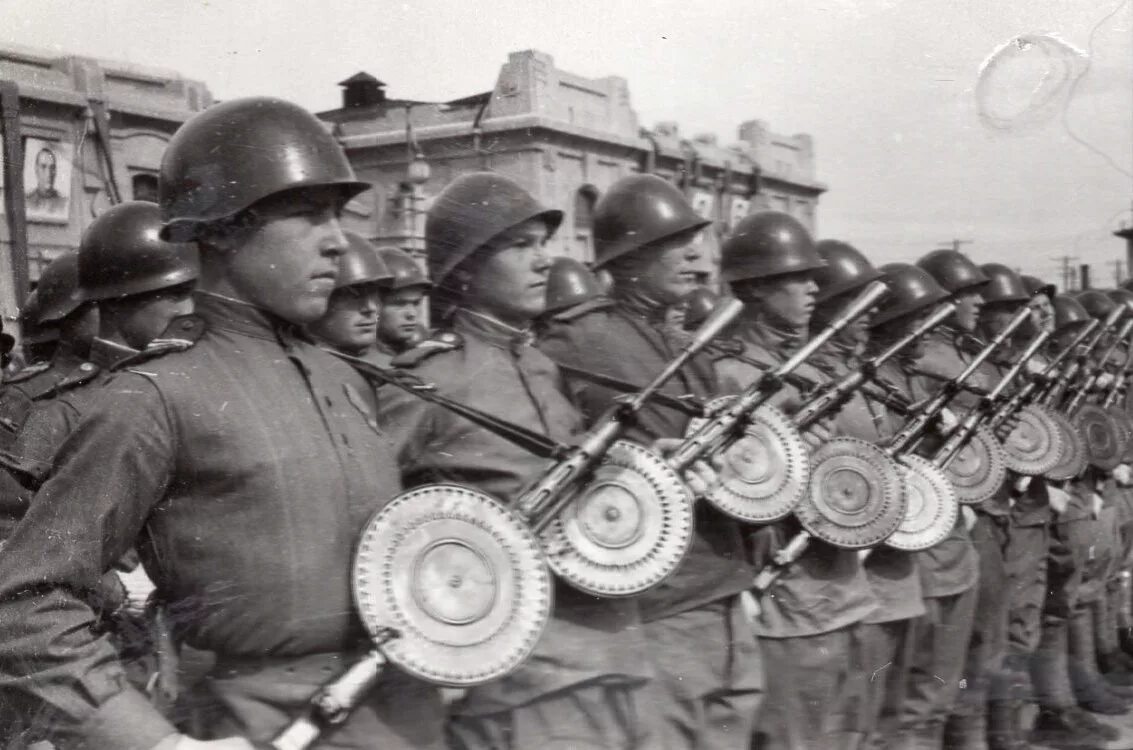 16 сентября 1945 парад в харбине. Харбин парад Победы 1945. Парад Победы в Харбине 1945 год. Парад советских войск в Харбине в 1945 году. Советская армия в Японии.