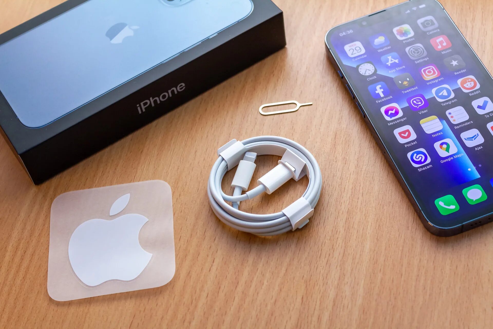 Комплектация айфон 12 pro max. Комплектация айфон 11 pro max. Iphone 13 pro комплектация. Комплект iphone 12 pro. Iphone 12 mini, 64 гб, белый.