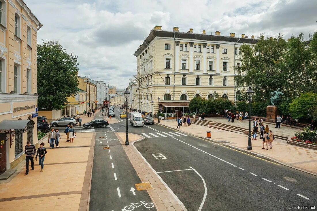 Улица. Никитская улица Москва пешеходная. Московская улица Москва. Городская улица. На улице.