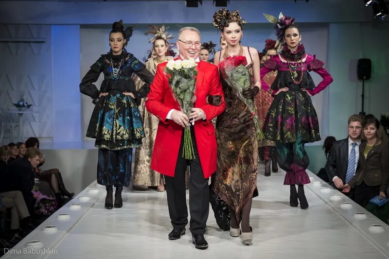 последняя коллекция карла лагерфельда шанель. вакансии домов моды. вакансии домов моды. михаил манекенщик славы зайцева. дом моды вячеслава зайцева официальный сайт.