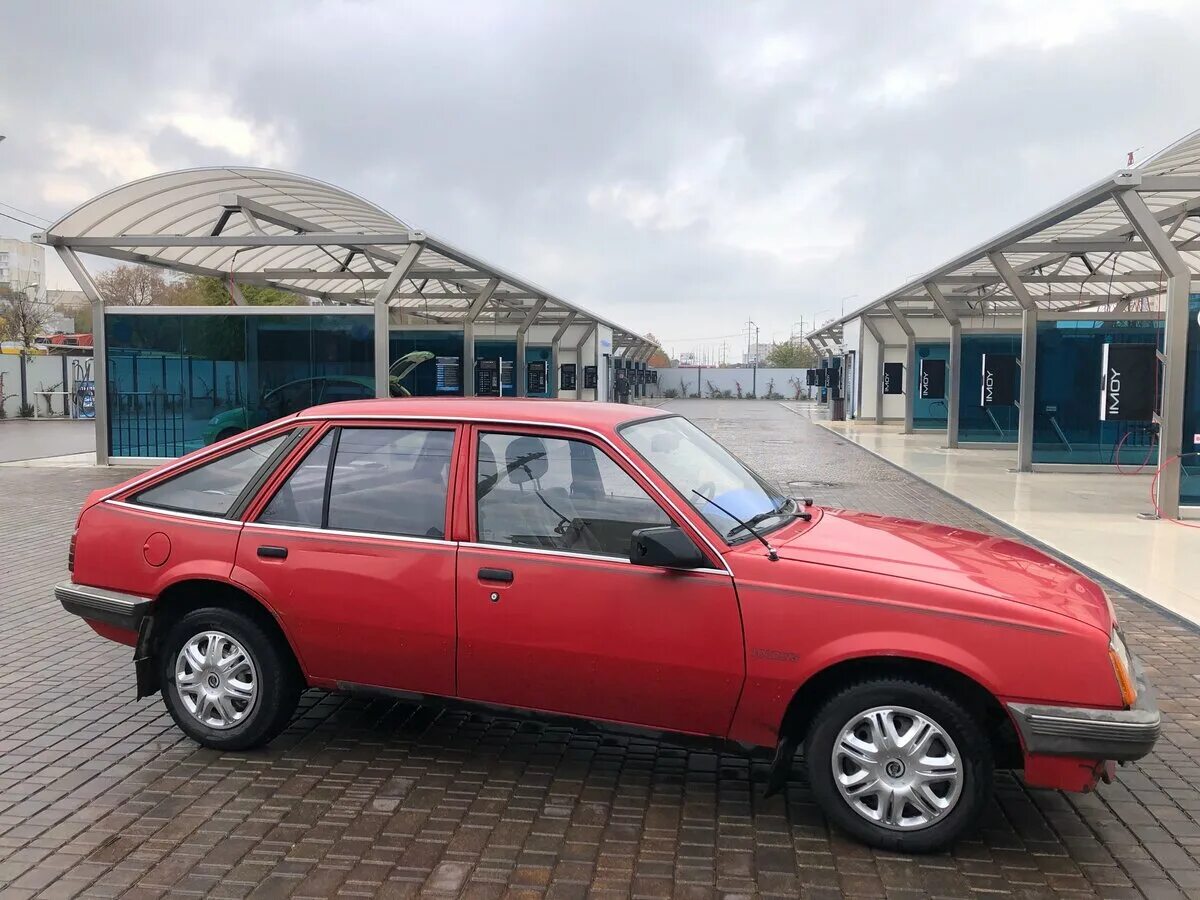 Хэтчбек крым. Опель Аскона 1986 хэтчбек. Opel Ascona 1986 хэтчбек. Опель Аскона 1986 красная. Опель Аскона универсал 1986.