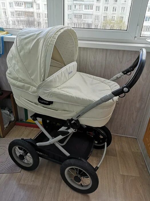Перешить коляску детскую. Коляска люлька peg perego белая экокожа. Peg perego экокожа. Обтянуть детскую коляску. Peg perego экокожа.