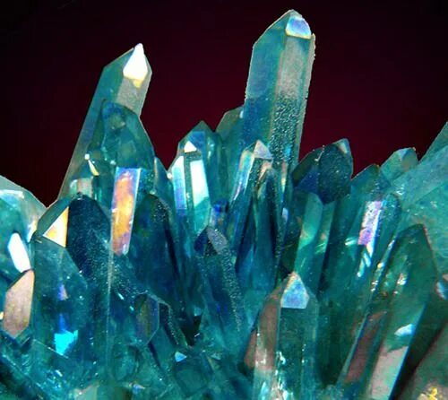 Минерал зелено голубого цвета. Голубой кварц минерал. Топаз зеленый кристаллический. Бирюзовый Кристалл. Голубой Кристалл.