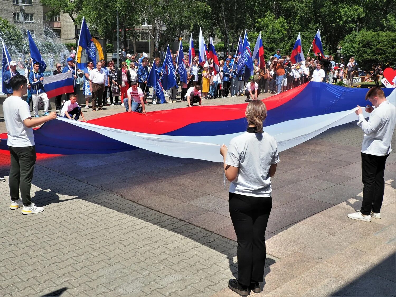 Новости про день россии. В честь празднования дня России. Уссурийск день России 2022. Уссурийск день России 2023. Значки ГТО 2022.