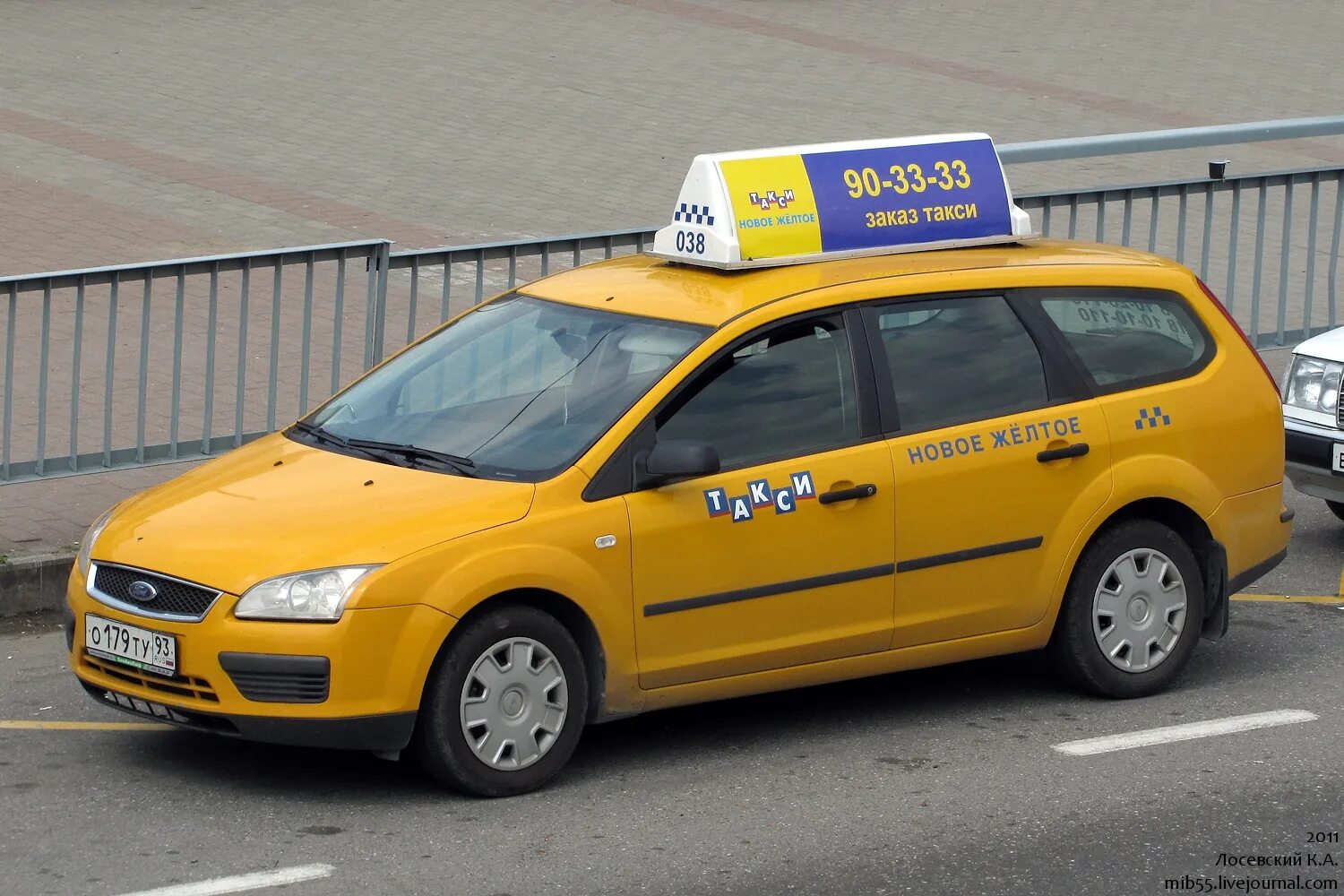 Apis такси. Ford Focus 2 универсал Taxi. Такси Форд фокус 2 2008. Форд фокус 3 универсал такси. Форд фокус 2010 такси.