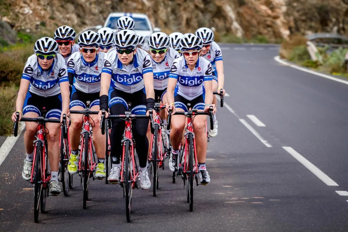 Team sky велокоманда. Cycling team. Велокоманда скай. Ineos grenadiers cycling team. Cycling team.