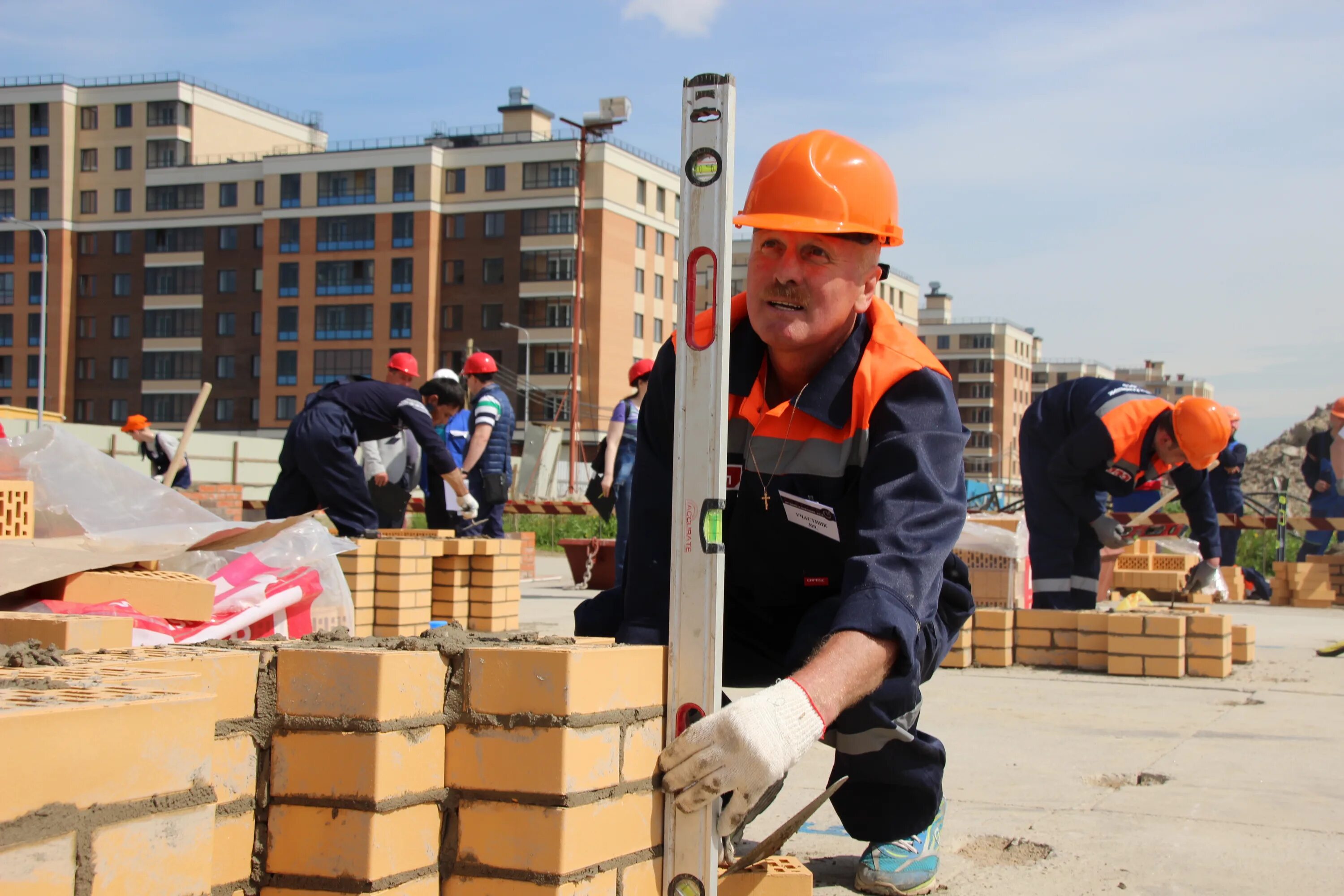 строитель. строитель каменщик. стройка и строители. услуги каменщика. термодом пенза стройка.