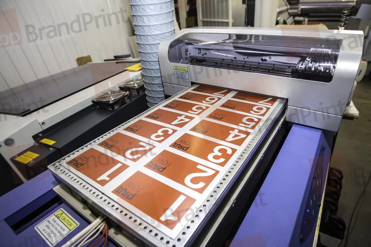 Ринтеридля печати табличек. Оборудование для печать на алюминии. Принтеры для печати на анодированном алюминии. УФ печать на алюминии.