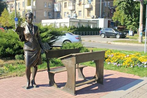 Памятники и скульптуры учителям