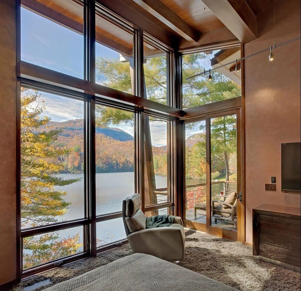 Скай Ривер панорамные окна. Дом с панорамными окнами. Деревянные панорамные окна.