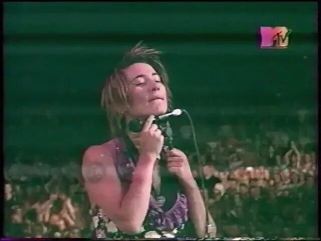 Мумий минус. Земфира максидром 2004. земфира maxidrom 2002. земфира maxidrom 2000. земфира и мумий тролль.