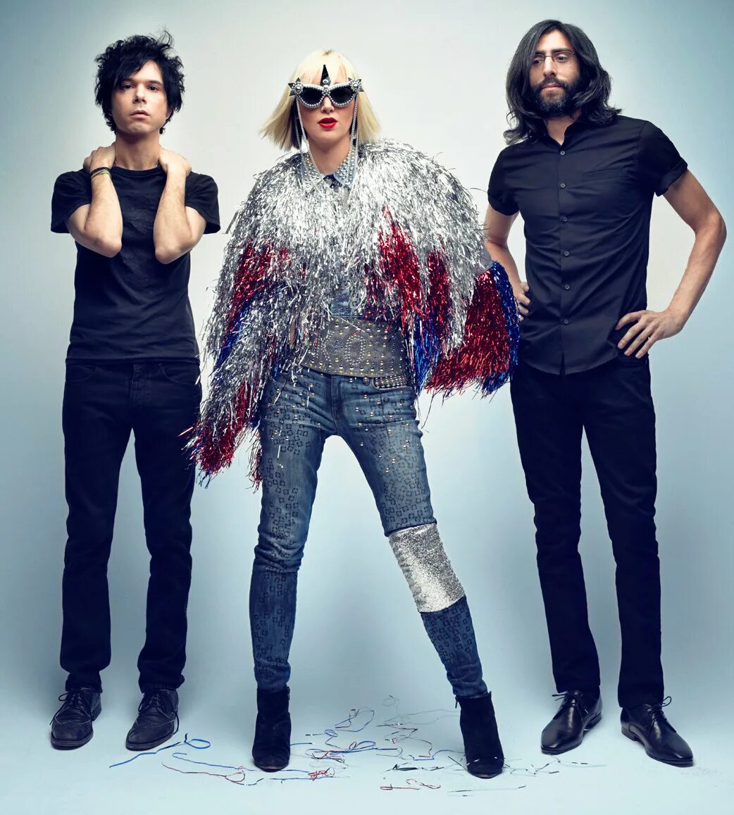 Rolling yeah. Группа yeah yeah yeahs. yeah yeah yeahs вокалистка. yeah yeah yeahs &quot;mosquito&quot;. yeah yeah yeahs it&#039;s blitz.