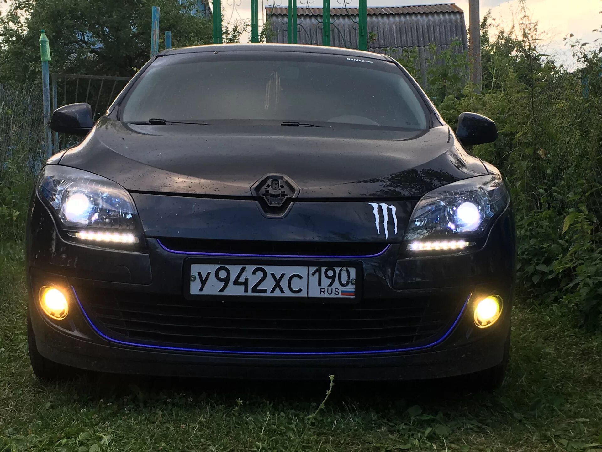 Лампочки renault fluence. ДХО Renault Megane 3. Дневные ходовые огни Рено Меган 3. Диодные габариты Рено Меган 3. ДХО Рено Меган 2.