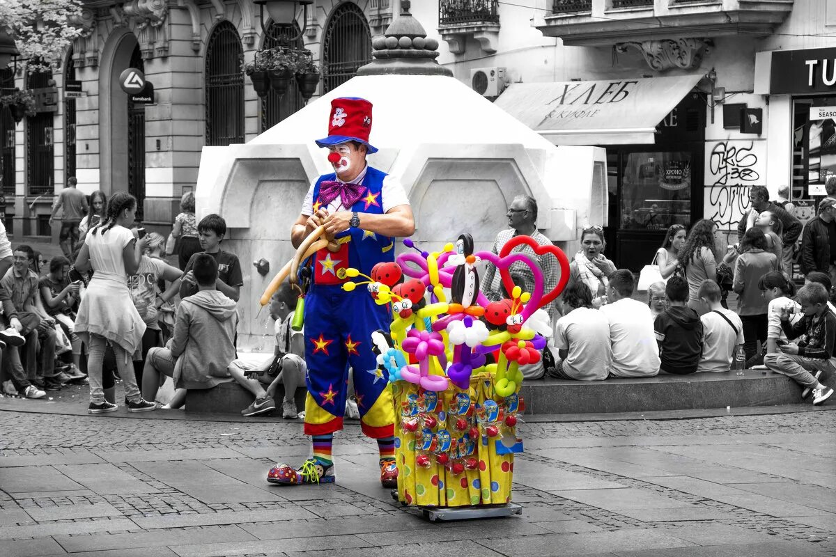 Дармштадт клоуны. Уличный клоун. Клоун на улице. Клоуны на улицах Москвы. Москва парк клоунов.
