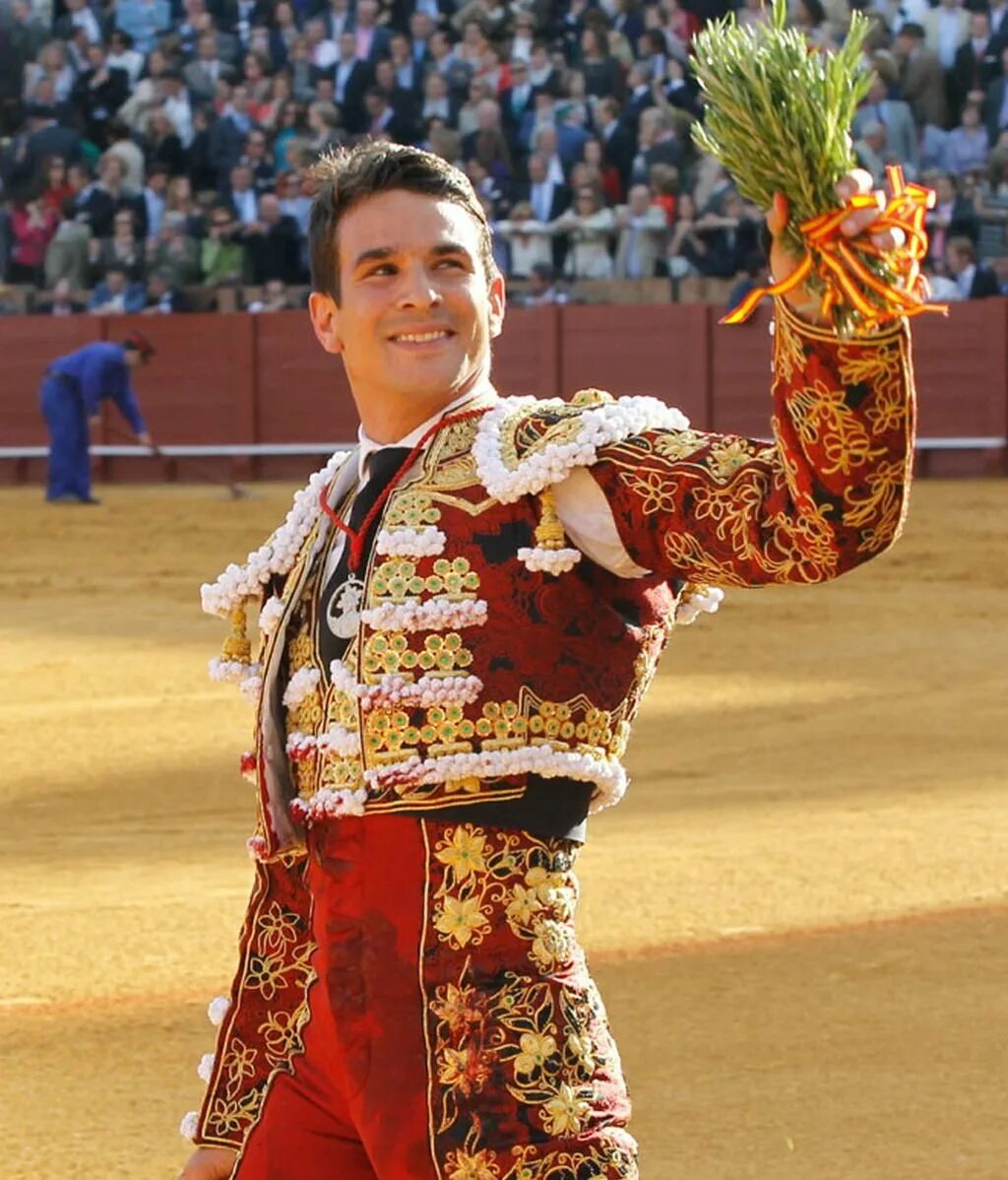 Сардана в барселоне. Национальный танец испании фламенко. Андалусия испания фламенко. Фламенко тореадор. Качества испанцев.