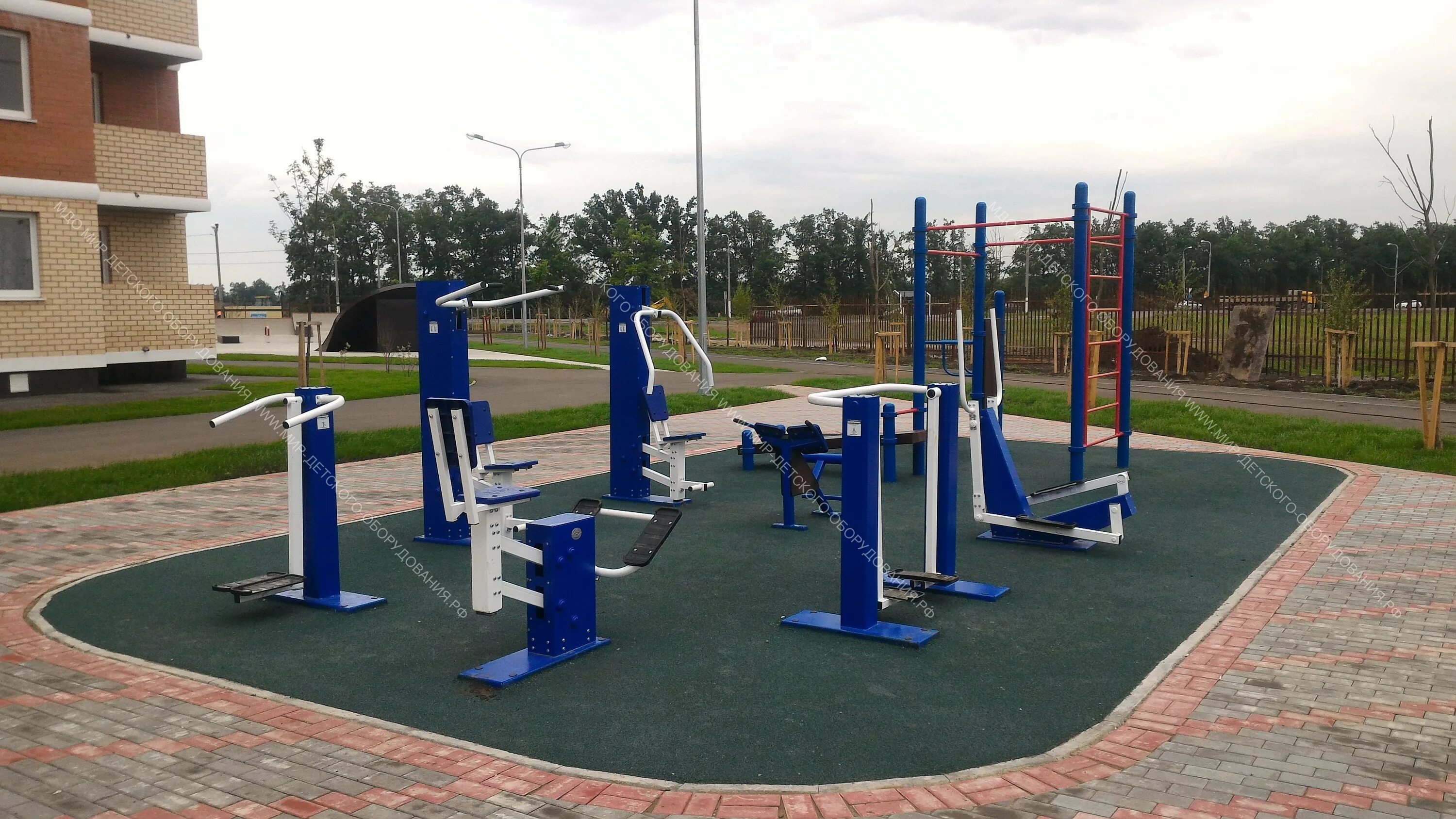 Shelby уличное спортивное оборудование shw0039. 00. детская площадка с тренажерами. тренажёры на детскрй площадке. уличные спортивные тренажеры.