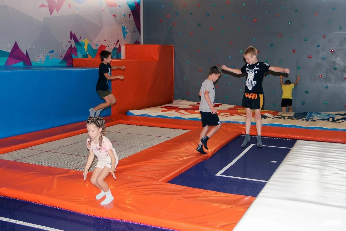 Батутный центр таганрог 1 новый. Батутный центр облака самара. Батутный центр ейск на герцена. Батутный центр таганрог джамп. Таганрог парк аттракционов батуты.