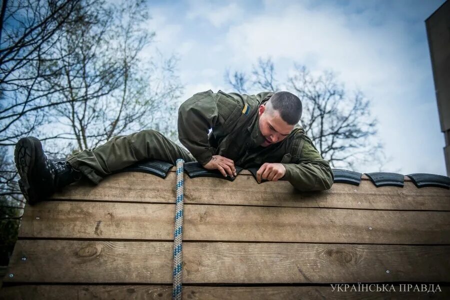 Убежавший солдат. Солдат сбежал. Солдат в самоволке. Самовольное оставление воинской части.