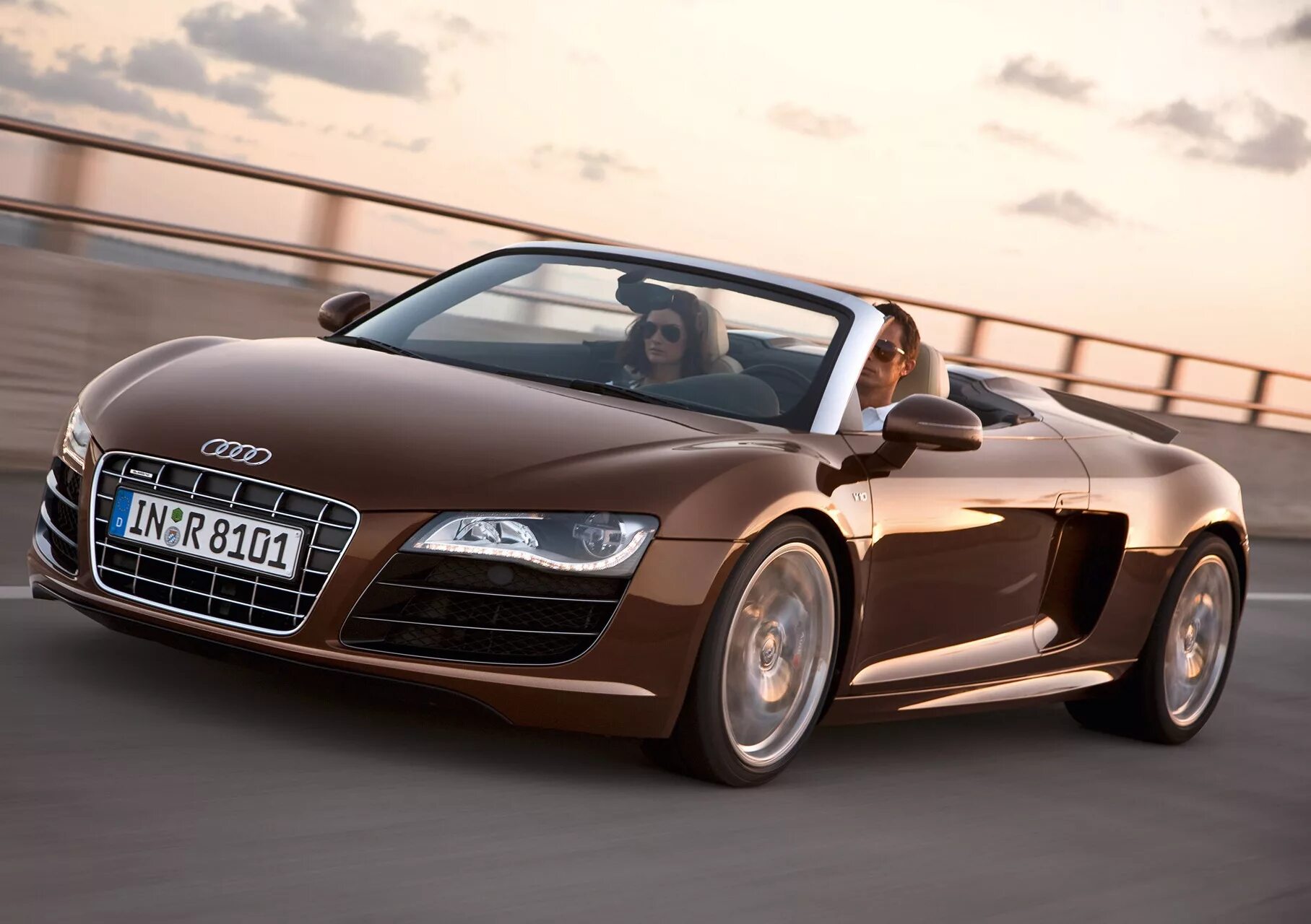 Ауди красивая. Ауди дорогие машины. Audi r8 5. Audi r8 chrome. Ауди дорогие машины.
