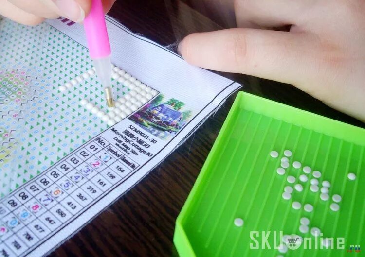 Алмазная мозаика процесс. Выполнение алмазной мозаики. Алмазная мозаика технология выполнения. Алмазная мозаика как собирать правильно для начинающих. Алмазная мозаика как собирать правильно для начинающих.