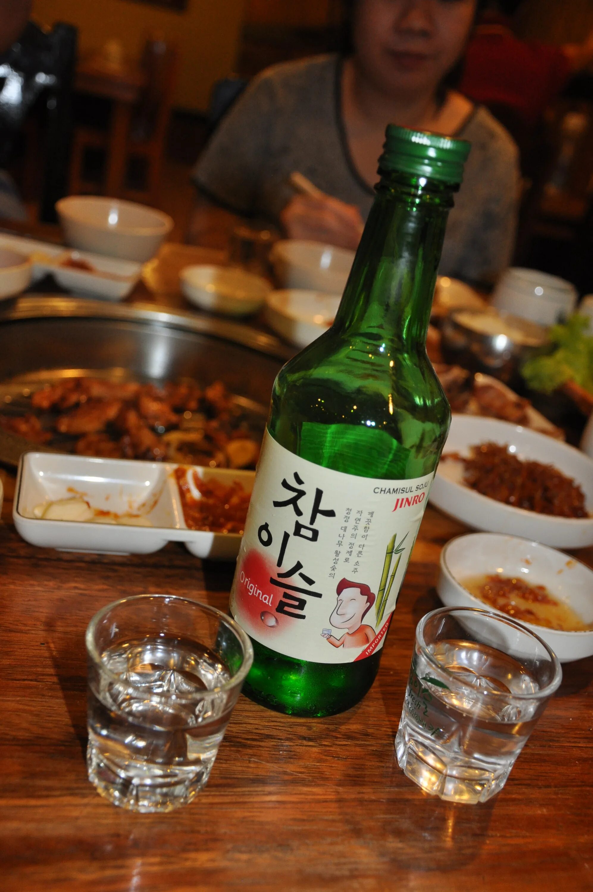 Соджу корейская. Корейский алкоголь соджу. Соджи напиток как пить
