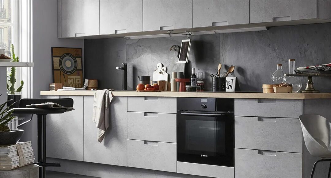 1000 кухонь. Угловая кухня оранжевого цвета. Несколько кухонь в полуторастах метрах одежда промокла. 6 бтс. Кухня эра 2800 зебрано.