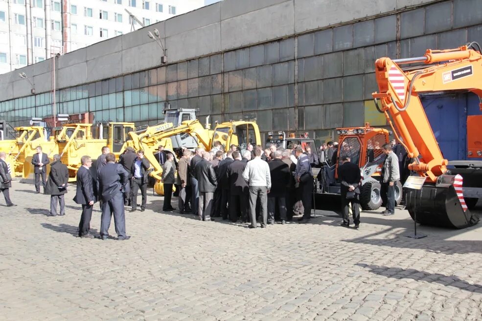 Выставка чтз. Выставка чтз. Трактор чтз 1934. Музей трудовой и боевой славы чтз. Дк чтз челябинск выставка.