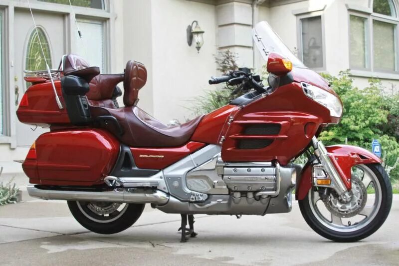 Купить голду 1800. Honda gl1800 Gold Wing. Honda Gold Wing 1800. Honda Gold Wing 2001. Honda Gold Wing.