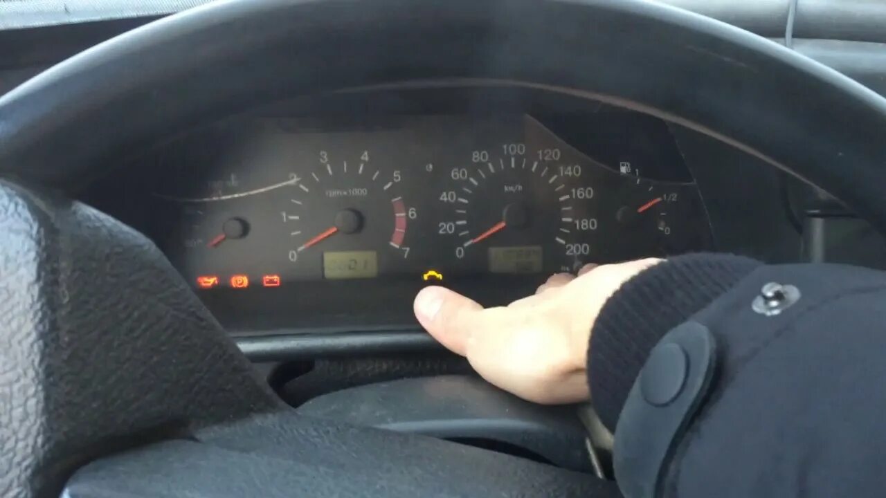 Ваз 2114 не заводится с ключа. Как завести ваз 2114 без ключа. Машина не заводится в мороз причины ваз 2114. Как завести ваз 2114 с проводов. Ваз 2114 не заводится причины.