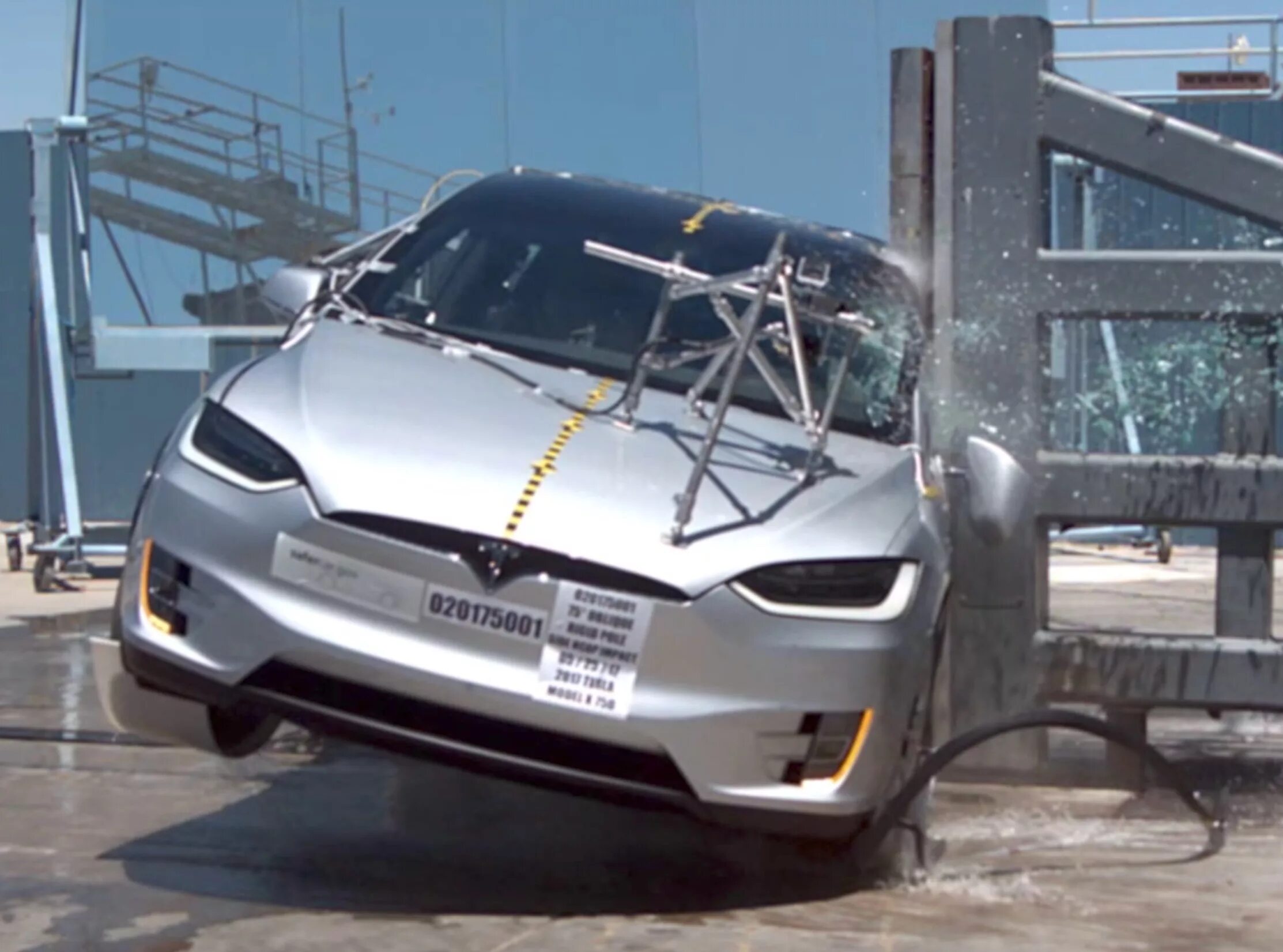 Тесла тести. Tesla model x crash. tesla model x краш тест. краш тест tesla model s. тесла самая безопасная машина.