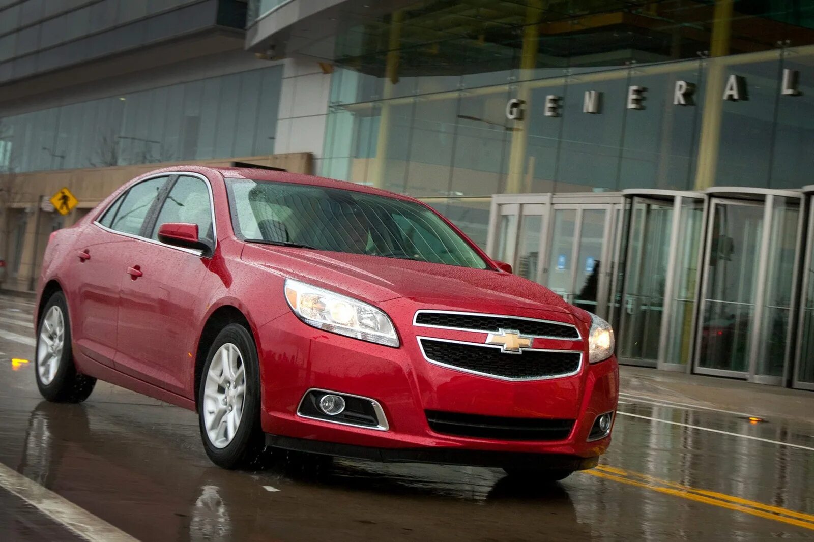 Шевроле машина страна. Chevrolet Malibu Eco 2013. Марки Шевроле седан. Линейка Шевроле Малибу. Американский Шевроле Малибу.