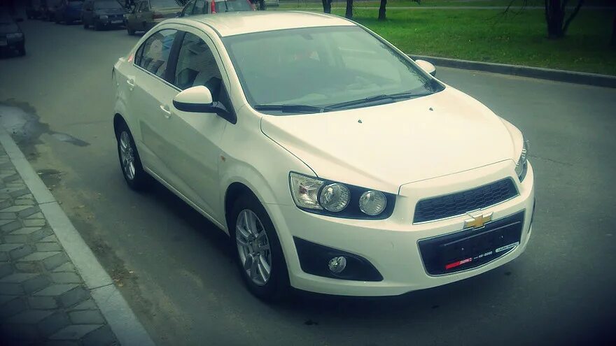 Купить шевроле т 300. Шевроле Авео т300 белая. Chevrolet Aveo t300 белый. Шевроле Авео т300 седан белый. Шевроле Авео т300 белый цвет.