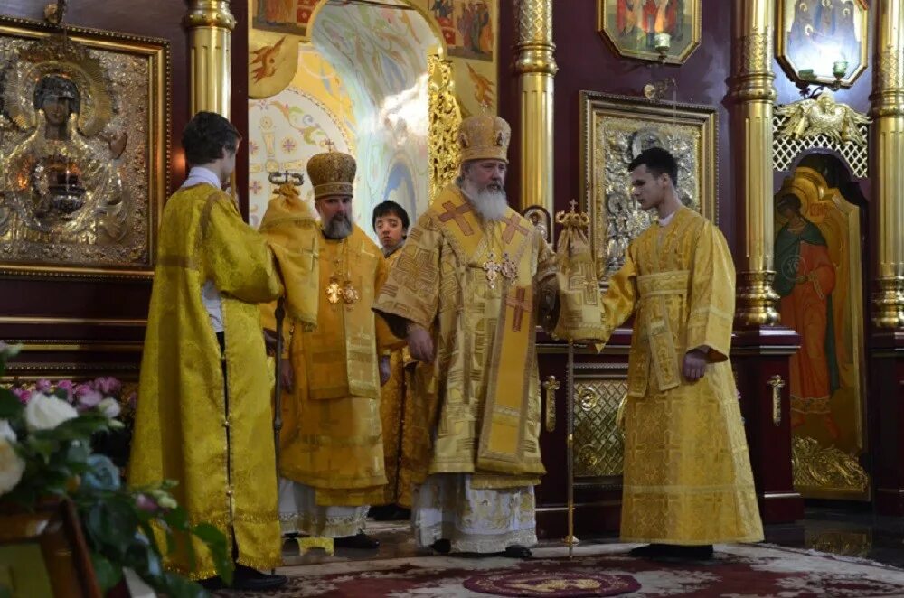 Иркутская епархия сайт. Иркутская митрополия. Служба в Знаменском монастыре Иркутска. Иркутская епархия храм Рождества Христова. Святителя Иннокентия в Знаменском монастыре.