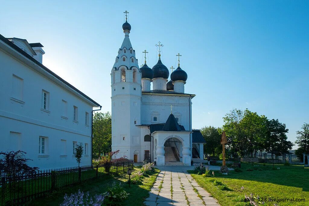 Верия. Верея Московская область Церковь. Входоиерусалимская Церковь Верея. Город Верея церкви. Храмы в Верее Московская область.