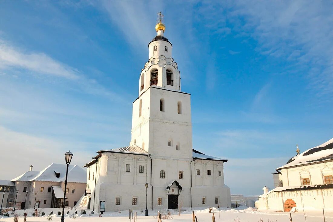 Свияжск церковь. Никольский храм Свияжск. Никольская трапезная Церковь с колокольней Свияжск. Остров-град Свияжск Никольская Церковь. Свияжск Никольская Церковь Успенского монастыря.