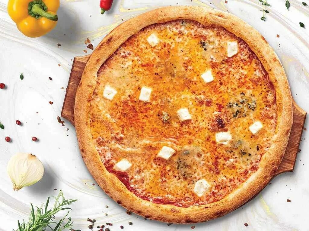 Пицца с сыром простой рецепт. Турецкая пицца пиде. Турецкая пиде сырная. Турецкая пицца сырная. Пицца 4 сыра.