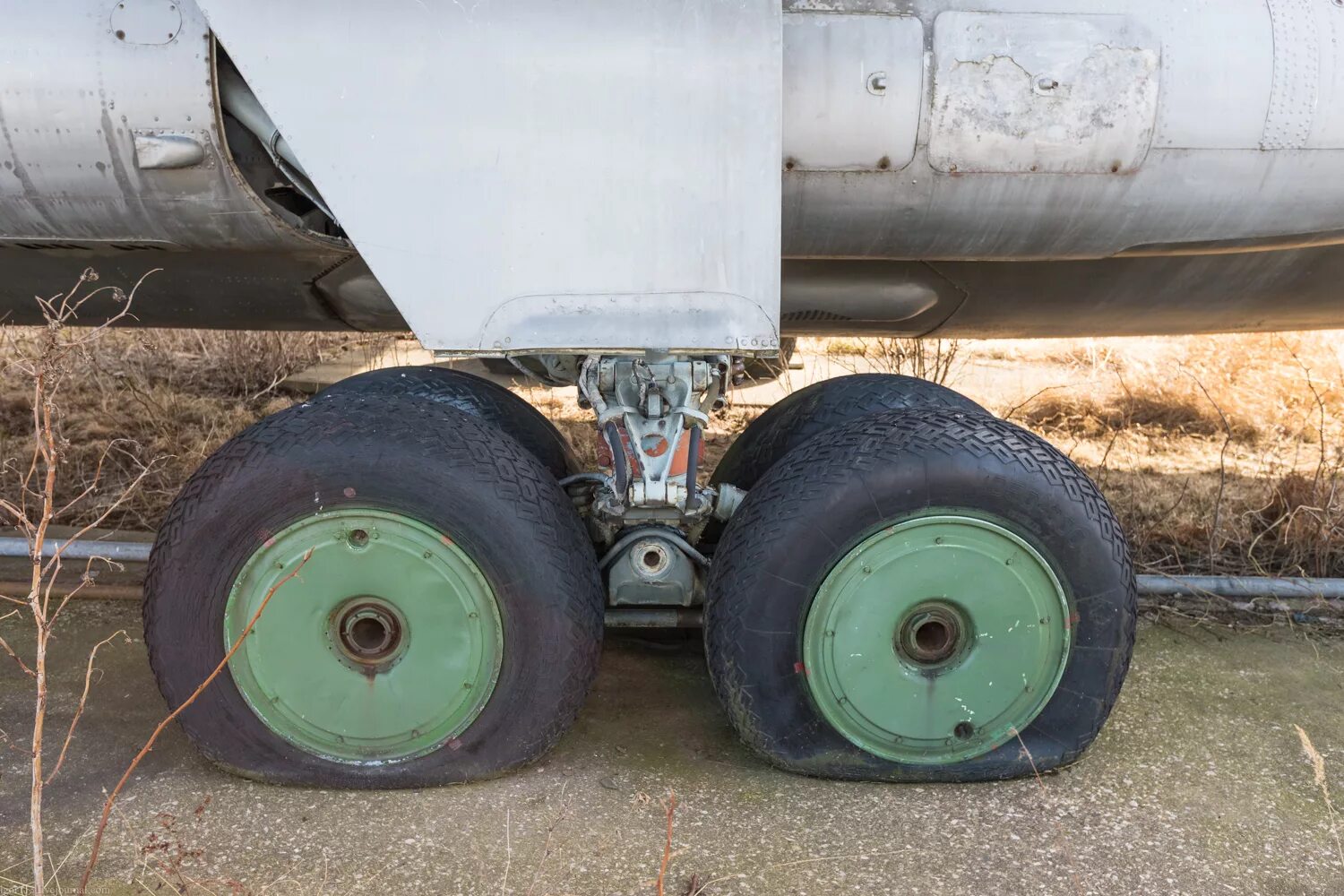 Шасси 12 12. Шасси 12 12. Шасси 12 12. Стойка шасси ан-12. Шасси 12 12.