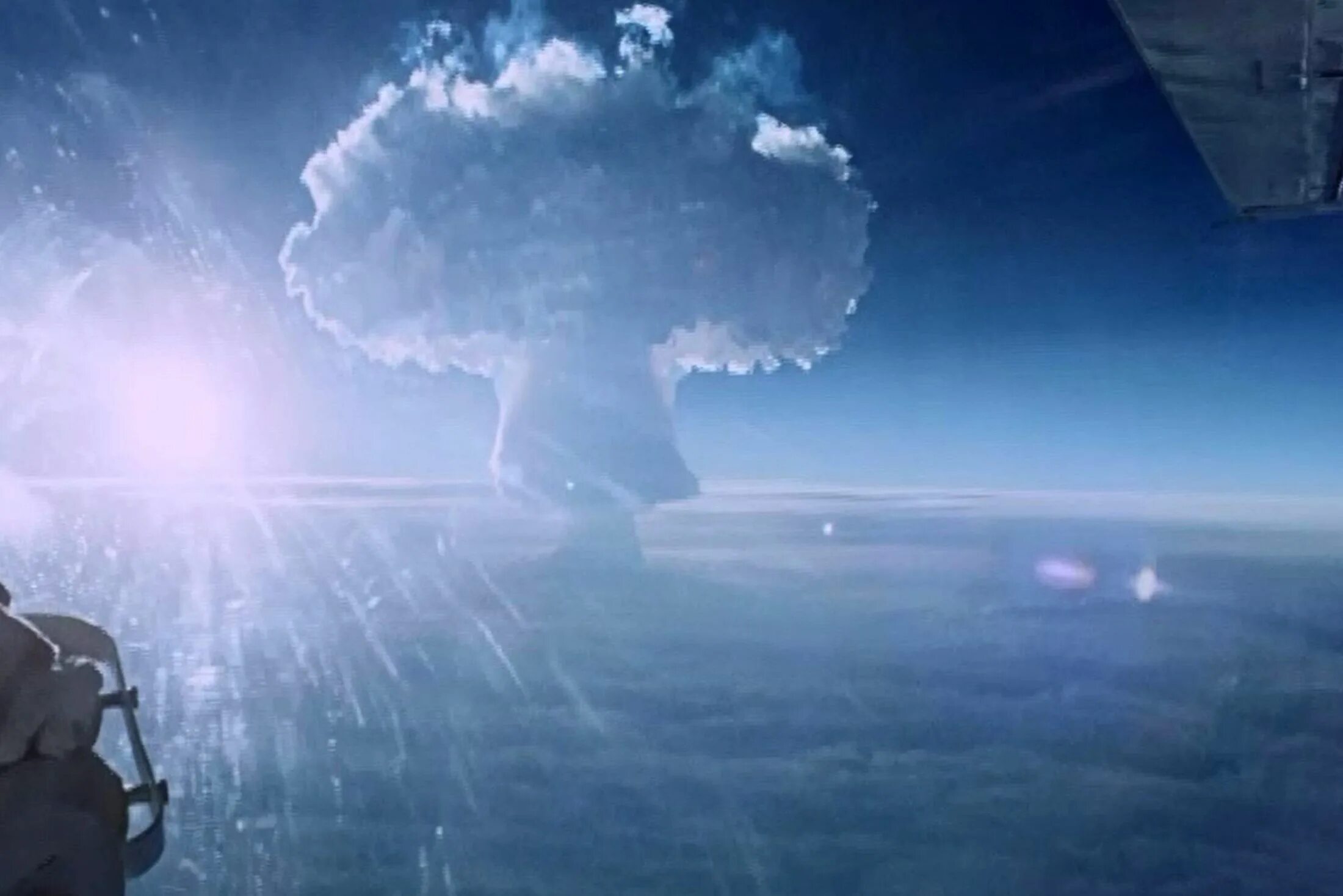 Ядерный взрыв в истории человечества. Царь бомба 30 октября 1961. Царь бомба 50 мегатонн. Царь бомба 100 мегатонн. Взрыв царь бомбы в 1961.